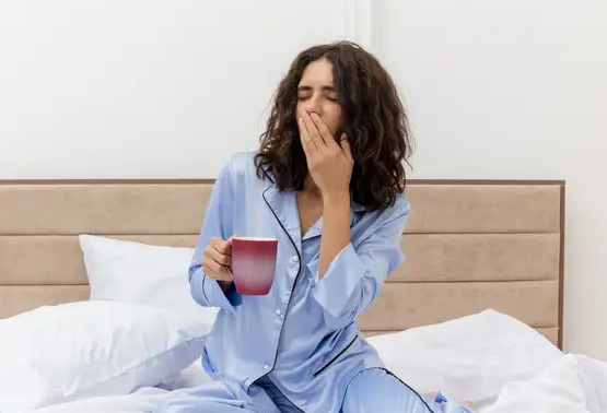 Beber leche caliente antes de dormir nos ayuda a combatir el insomnio, según estudio