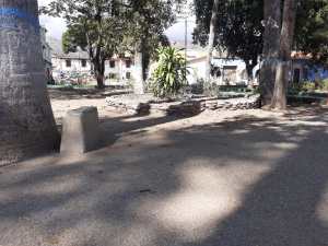 El chavismo tiró al abandono la Plaza Bolívar del histórico pueblo de San Mateo en Aragua (FOTOS)