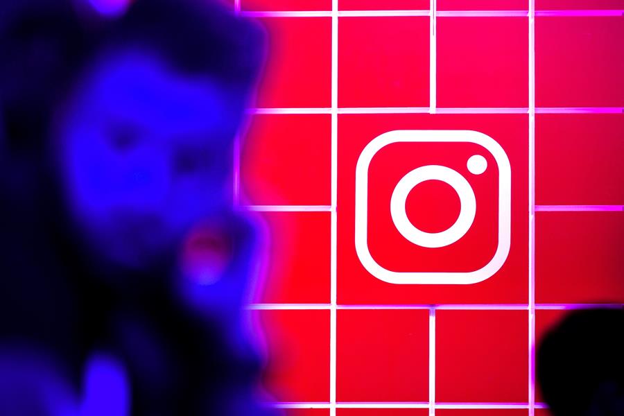 Instagram dijo que “ayuda” a paliar el sufrimiento de los adolescentes