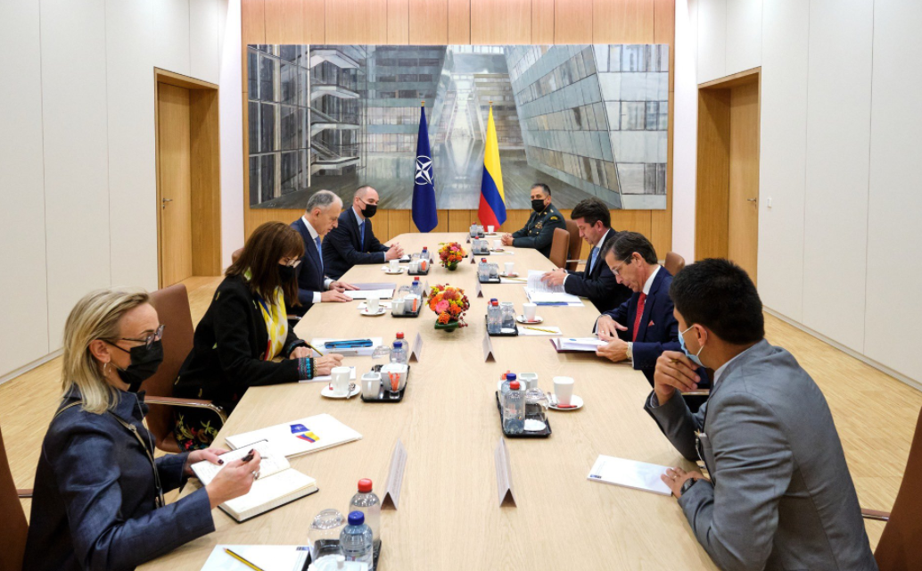 Colombia y la Otan firmaron programa de cooperación en capacitación