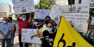 Clientes del BOD protestaron nuevamente para exigir liberación de sus ahorros en dólares