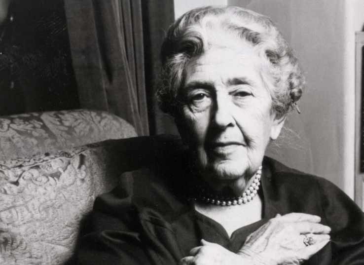 Espiritismo y una extraña desaparición: la enigmática vida de Agatha Christie, la mujer que inventó el misterio