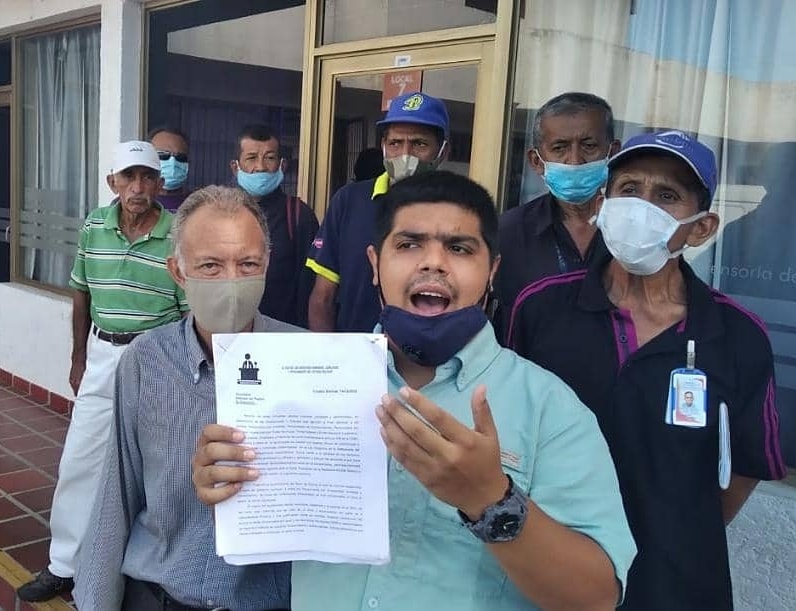 Trabajadores de la Corporación Venezolana de Guayana se encadenan a portones exigiendo respeto a sus DDHH