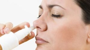 ¿Nuevo aliado de las vacunas?: Aerosol nasal antiCovid podría brindar protección por horas