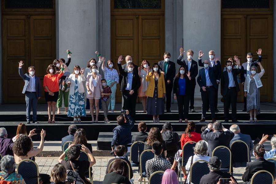 ¿Quién es quién en el futuro gabinete feminista y diverso de Boric?