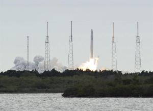 SpaceX lanzó al espacio otro grupo de 49 satélites Starlink desde Florida