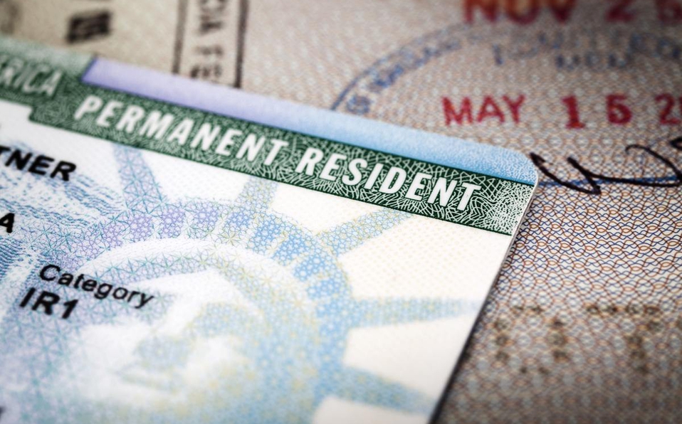 Green card: ¿Cómo puedes salir de EEUU por más de un año y regresar sin sanción alguna?