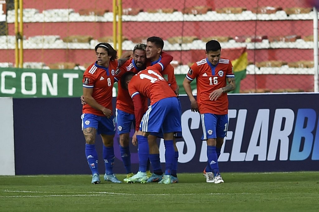 Chile sufrió para vencer a Bolivia y sueña con clasificar al Mundial