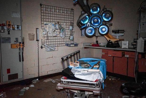 El terror se mantiene en el interior de un hospital abandonado en EEUU que conserva sangre humana por doquier