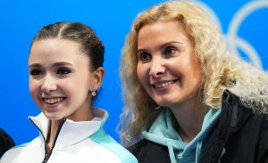 Condecorada por Putin y señalada por excesivos métodos: la entrenadora rusa que forma patinadoras “desechables”