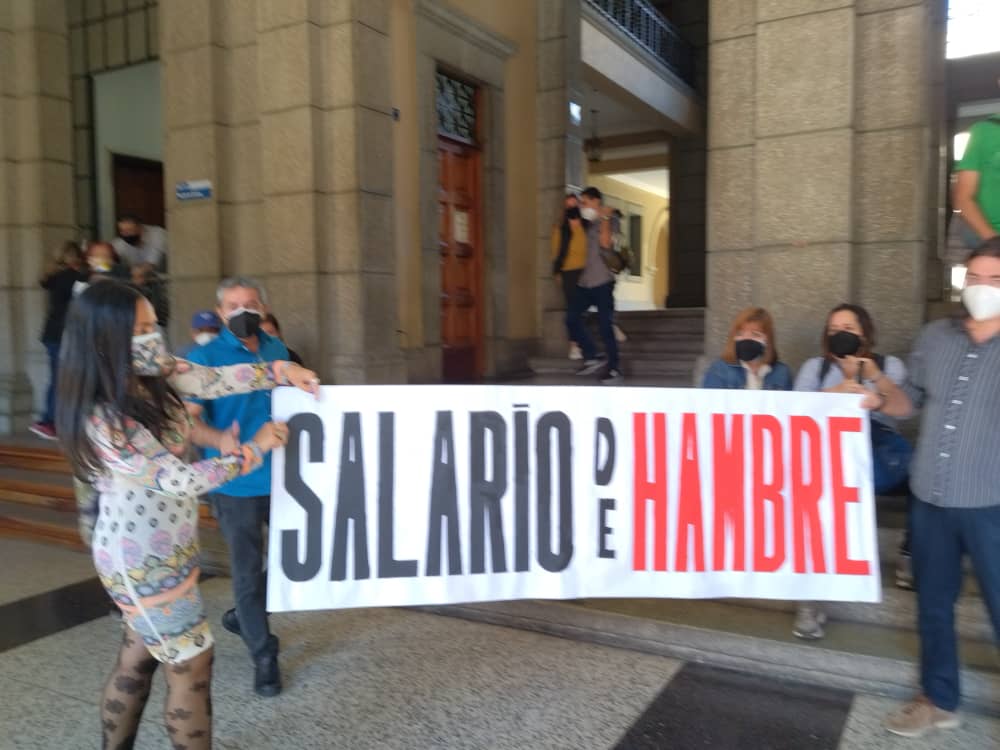 Trabajadores universitarios de la ULA siguen en protesta y exigen mejores salarios