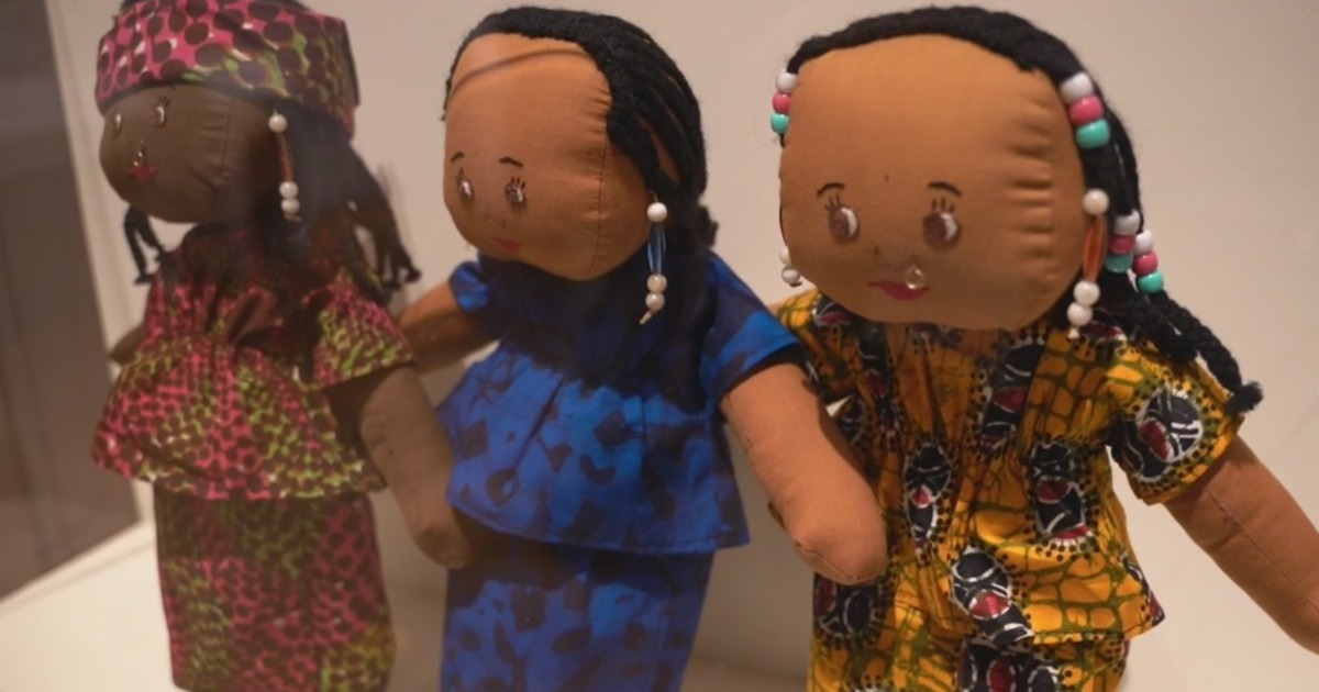 Una exposición de muñecas negras en Nueva York expone el racismo en EEUU