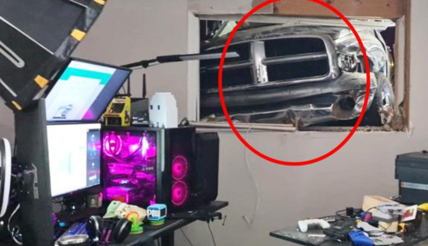 VIDEO: Venezolano transmitía por Twitch cuando una camioneta impactó contra su cuarto