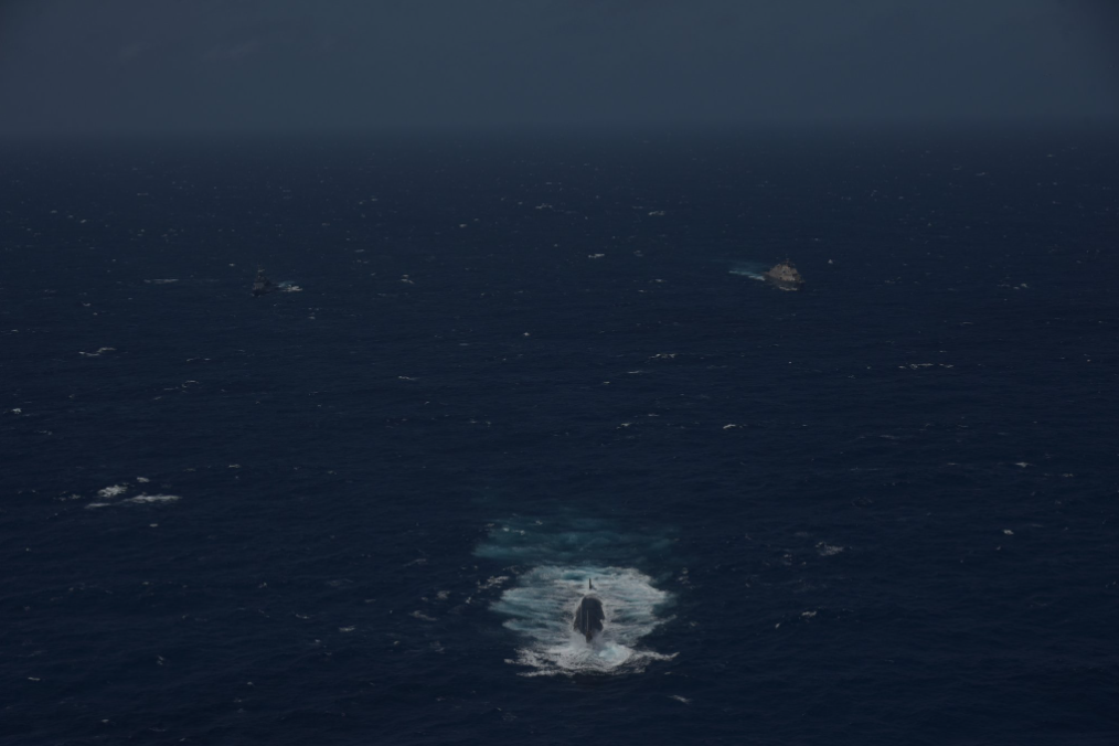 Padrino López, nervioso por el paseo de un submarino nuclear de EEUU en el Caribe