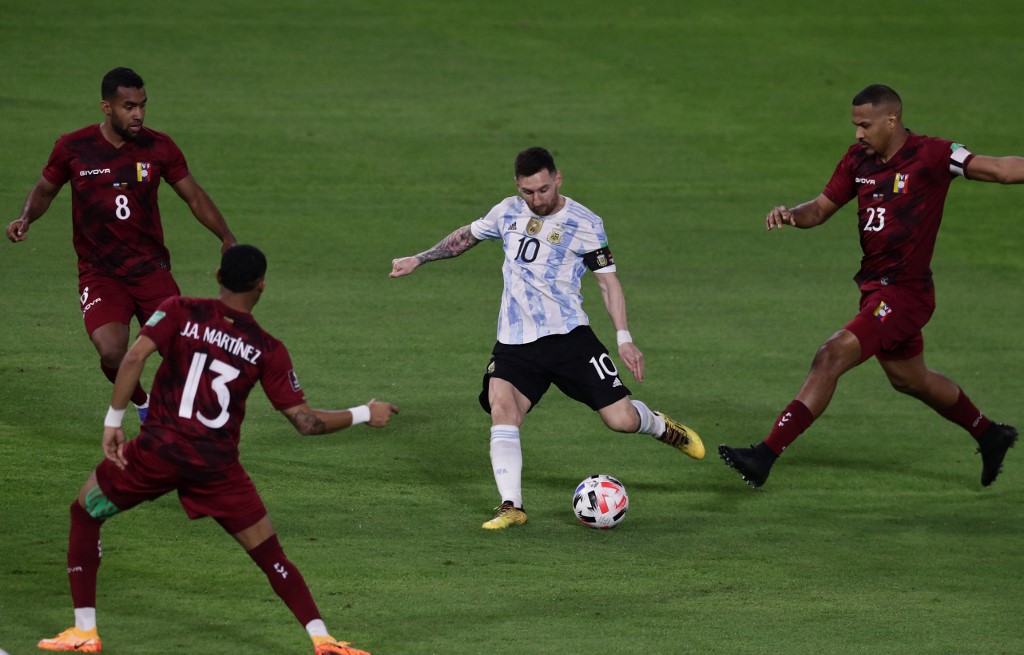 Argentina aplastó a la Vinotinto en la posible despedida de Messi en su casa