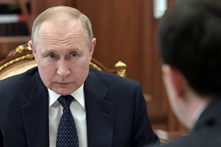 Inteligencia de EEUU aseguró que Putin recibe información engañosa de sus asesores sobre la guerra en Ucrania