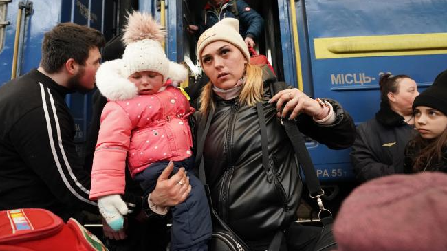 La otra cara de la guerra en Ucrania: “Las mafias se aprovechan de mujeres y niños para arrastrarles a las redes de trata”