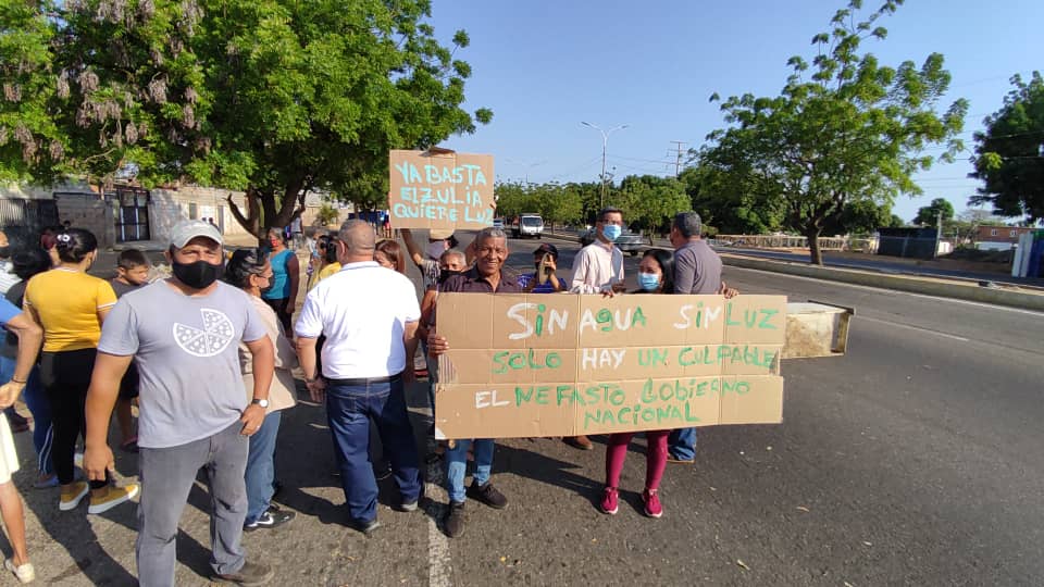¡No se la calan más! Ciudadanos en Maracaibo tocaron cacerola exigiendo se restituya el servicio eléctrico