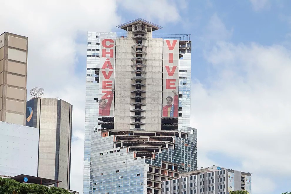 De rascacielos a favela: la Torre David o el fracaso de Venezuela