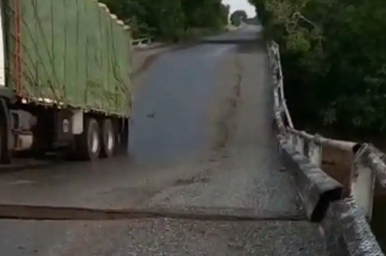 Conductores denuncian desplome del puente Caicara en Apure ante la desidia del chavismo (VIDEO)