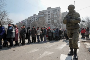 Más de 100 mil civiles siguen en Mariupol sin luz, comunicación, medicinas ni calefacción