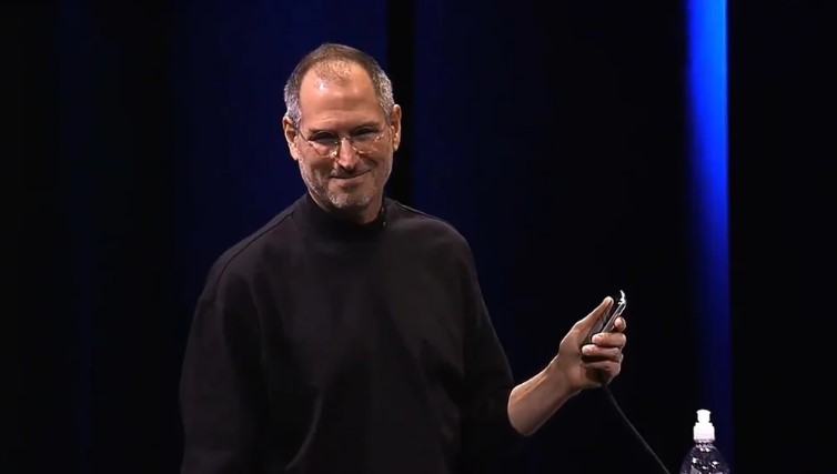 A 11 años de la muerte de Steve Jobs: el día que se despidió de Apple, su primer millón y el mensaje final