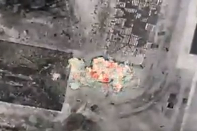 Momento dramático: Tanques rusos vuelan en pedazos por bombas lanzadas desde un dron (VIDEO)