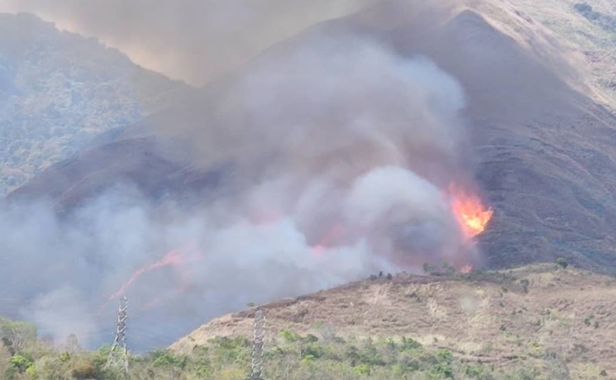 Reportaron nuevo incendio en El Ávila este #6Abr (Fotos y video)