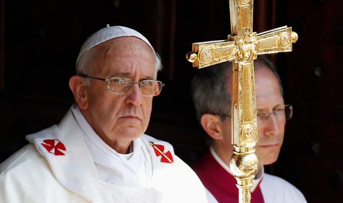 El papa Francisco afirma que un sacerdote no puede seguir siéndolo si es abusador