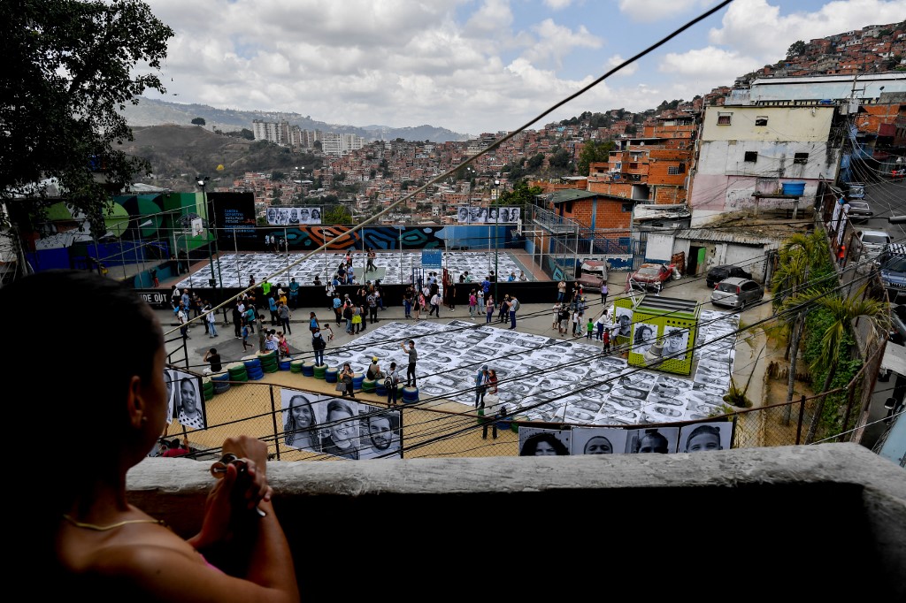 Ladrones lo asesinaron en Petare mientras conversaba con sus vecinos