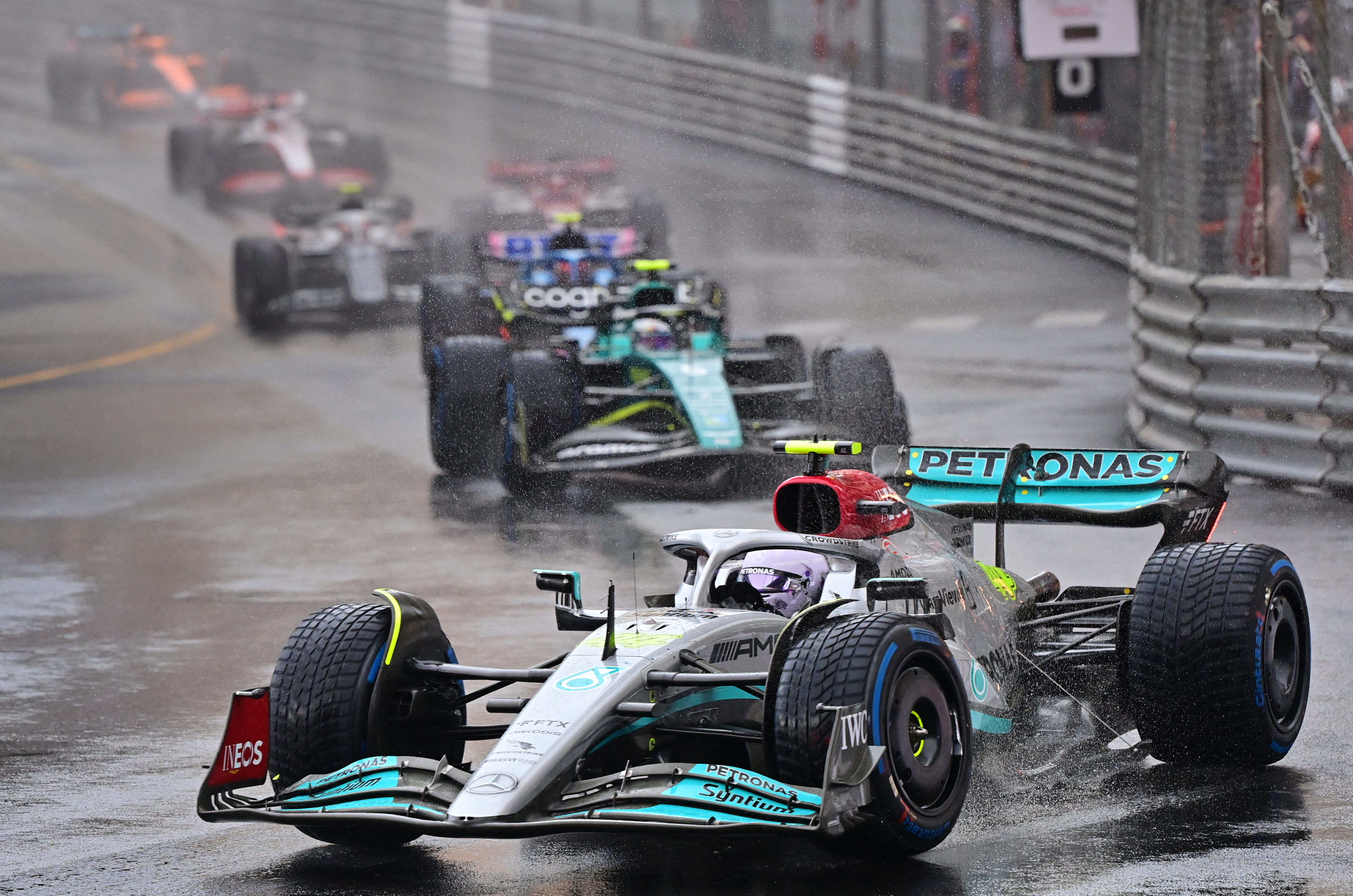 El Gran Premio de Mónaco se inició con más de una hora de retraso debido a la lluvia