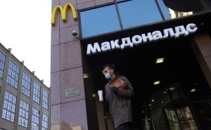 McDonald’s prometió mantener su plantilla en Rusia con una nueva marca