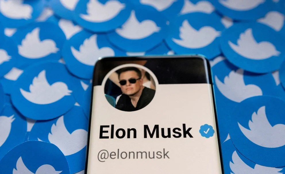 ¿Se concreta la compra?: Elon Musk se proclamó “jefe de Twit” (Foto y video)