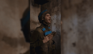 Kiev comparte video de un soldado cantando “Stefania”, canción ganadora de Eurovisión, mientras está bajo asedio