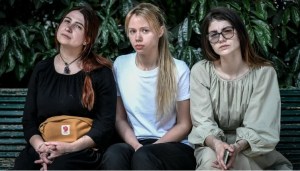 La odisea de tres ucranianas en Europa: piden la liberación de sus esposos sitiados en Mariúpol por las fuerzas de Putin