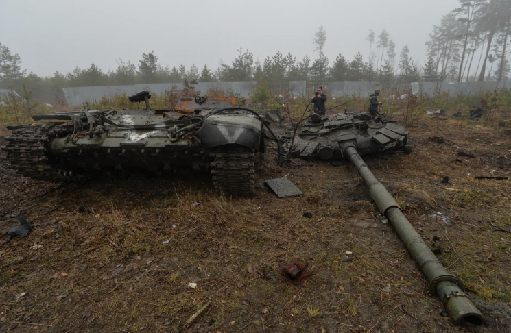 El grave defecto de diseño que condena a los tanques rusos en Ucrania