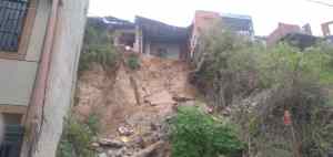 La lluvia causó el colapso de una vivienda en Los Teques