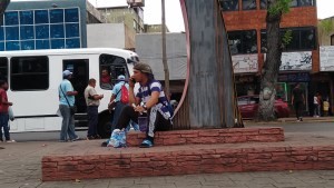 Venezolanos obligados a buscar cargos fuera de su perfil debido al desempleo en el país