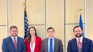 Funcionarios de Embajada de Venezuela se reunieron con representantes del Uscis para evaluar protección de venezolanos en EEUU