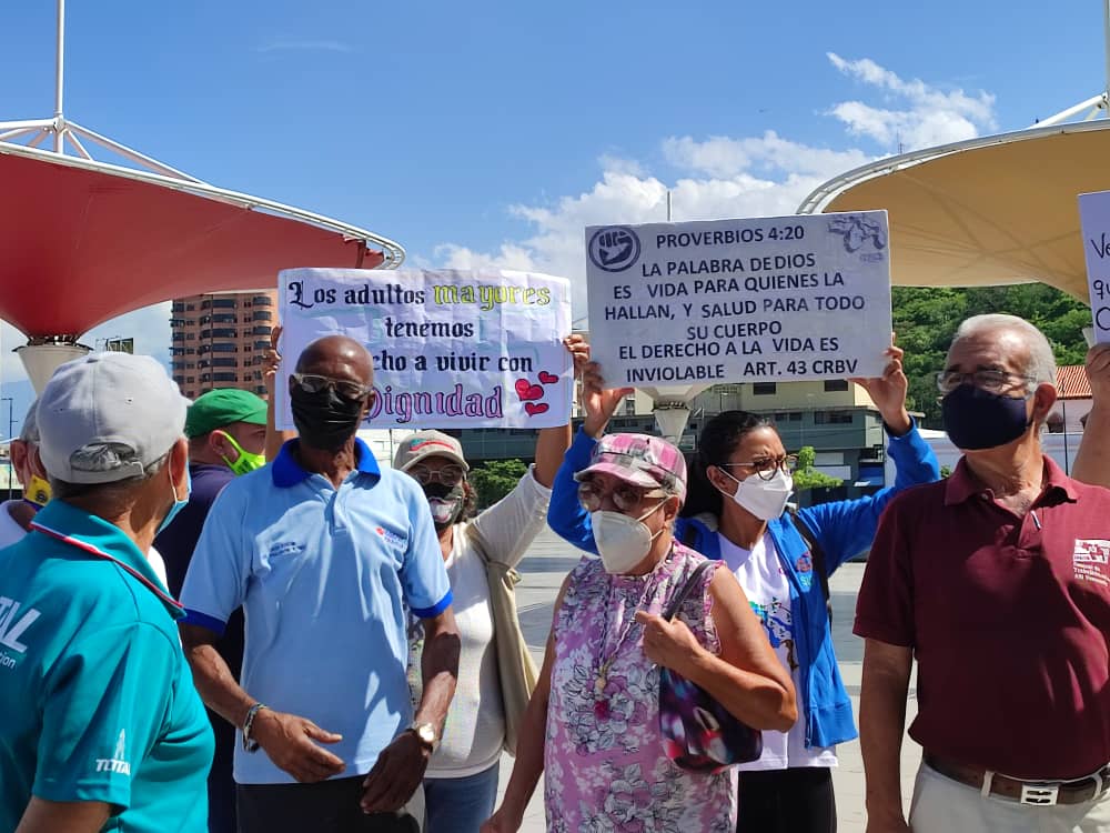 Jubilados y pensionados en Aragua salieron a protestar para reclamar sus derechos “arrebatados” por el régimen #29May