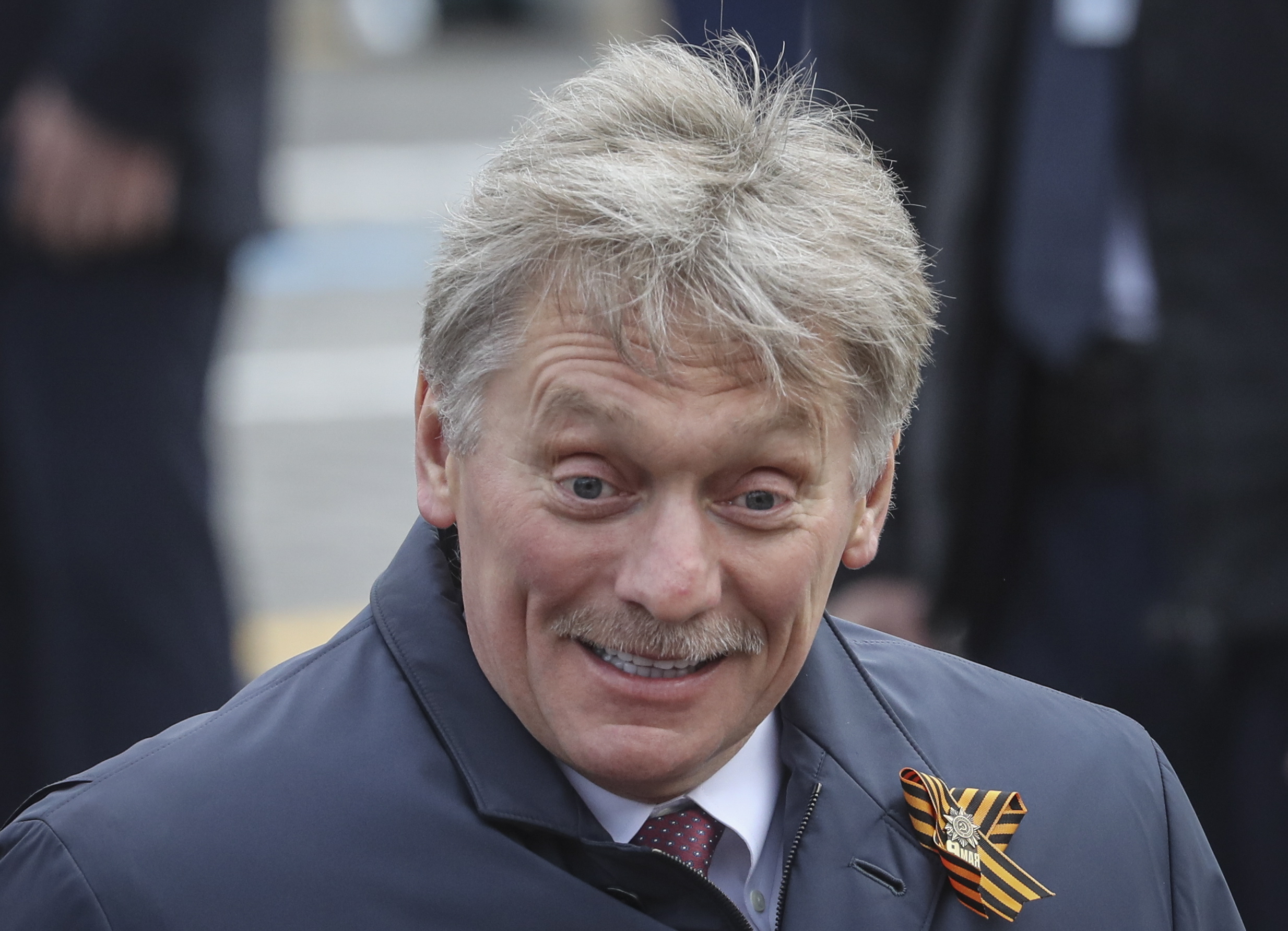 Kremlin tacha de “politizada” decisión de UE de abrir negociaciones con Ucrania y Moldavia