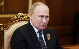 Putin denuncia que en Ucrania “se creaban componentes de armas biológicas”
