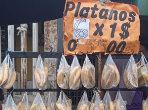 Ni maduro, ni verde: Inundaciones pusieron los precios del plátano en Zulia de locura