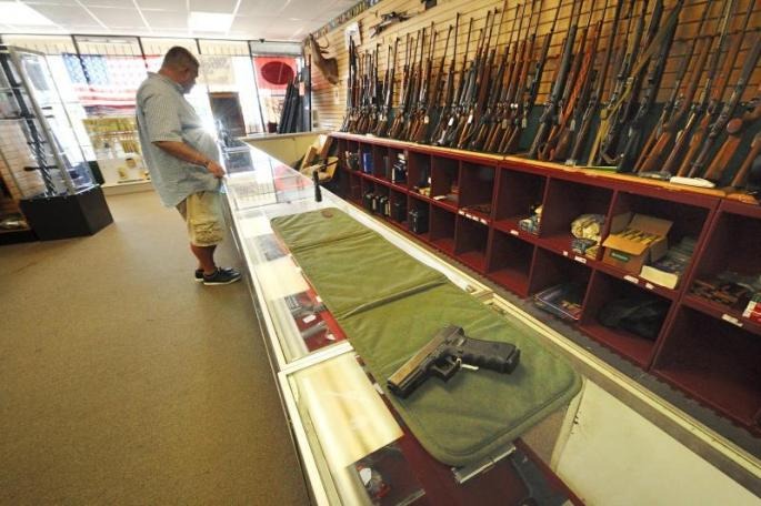Acciones de los fabricantes de armas en EEUU suben tras el tiroteo en Texas