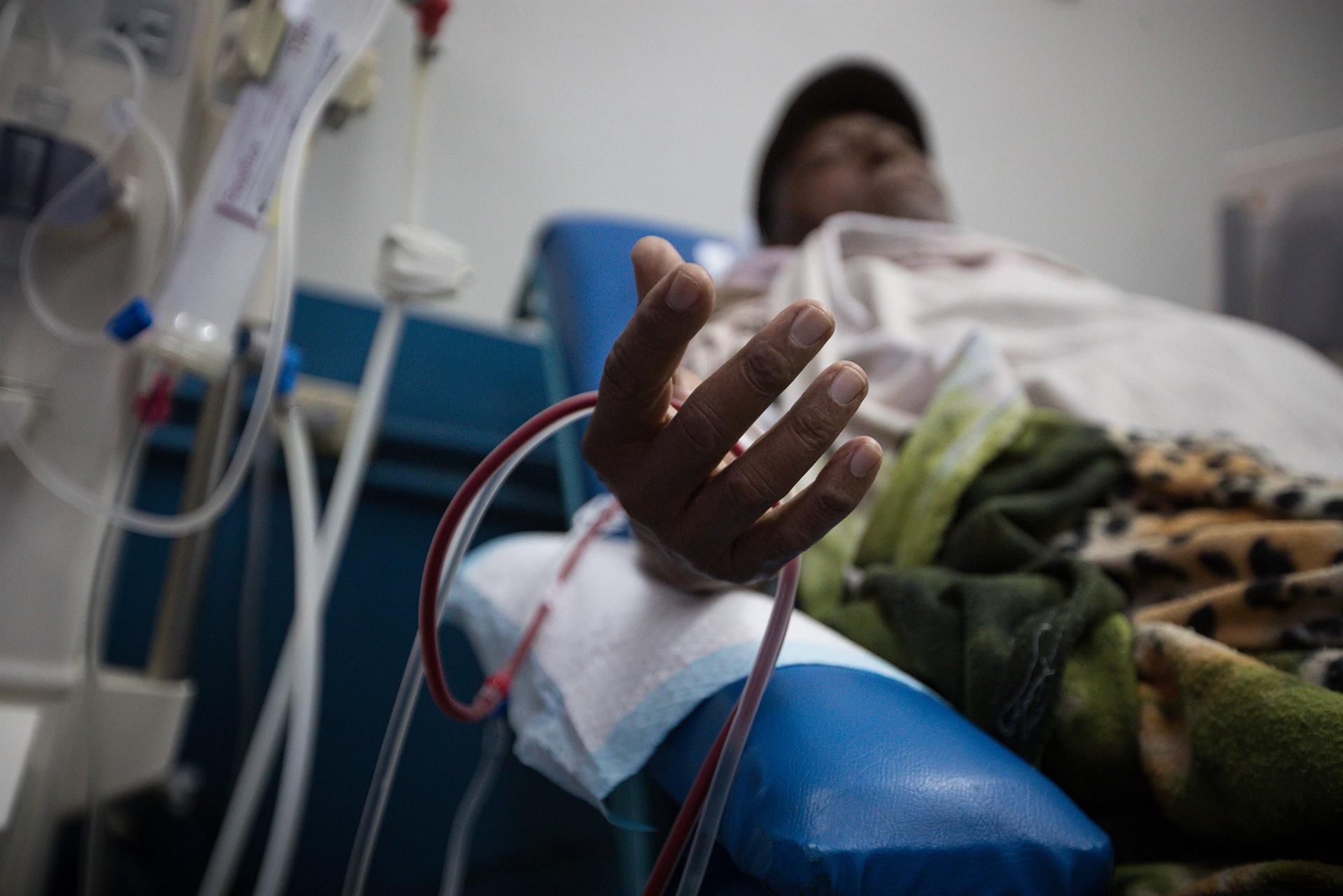 Pacientes viven contra reloj ante la inoperatividad de centros de diálisis venezolanos