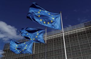 La UE condena el asesinato de un profesor en Francia y pide unidad ante terrorismo