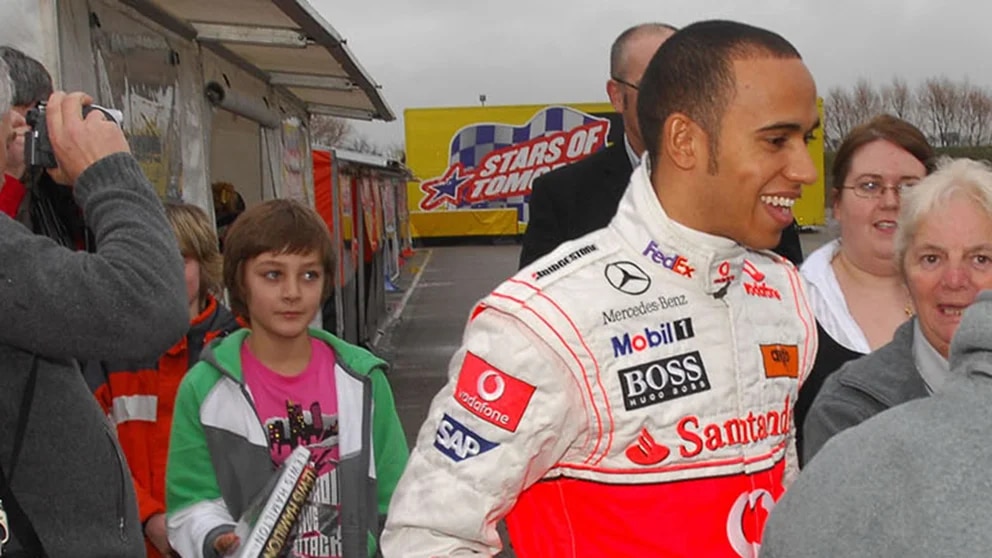 De pedirle un autógrafo a Lewis Hamilton a superarlo en la pista: George Russell, el joven que sorprende a la Fórmula Uno