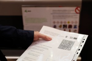 La Eurocámara aprueba la prórroga de un año del certificado Covid digital