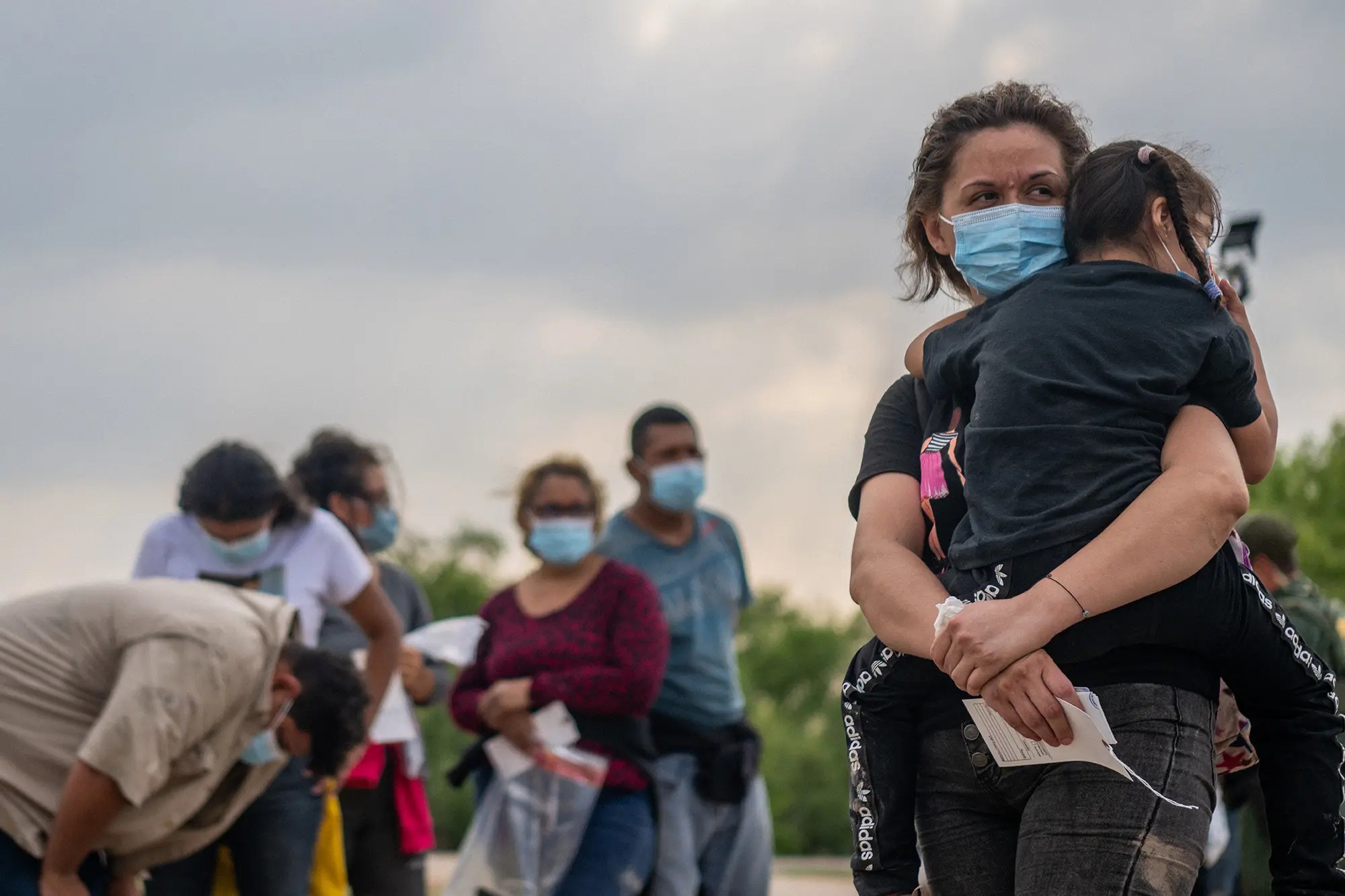 Federales planean repartir migrantes en ciudades alejadas de la frontera