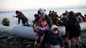 Grecia se defiende de las acusaciones de Erdogan sobre maltratos a refugiados